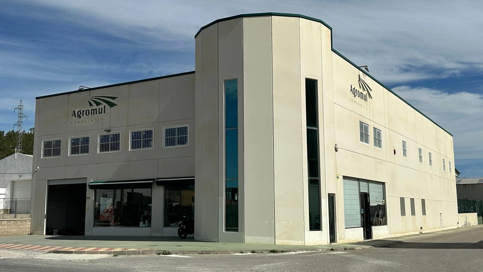 Instalaciones de Agromul — distribuidor de fitosanitarios en Cehegín